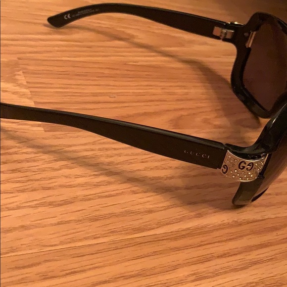 AUTHENTIC GUCCI SUNGLASSES - Picture 5 of 6